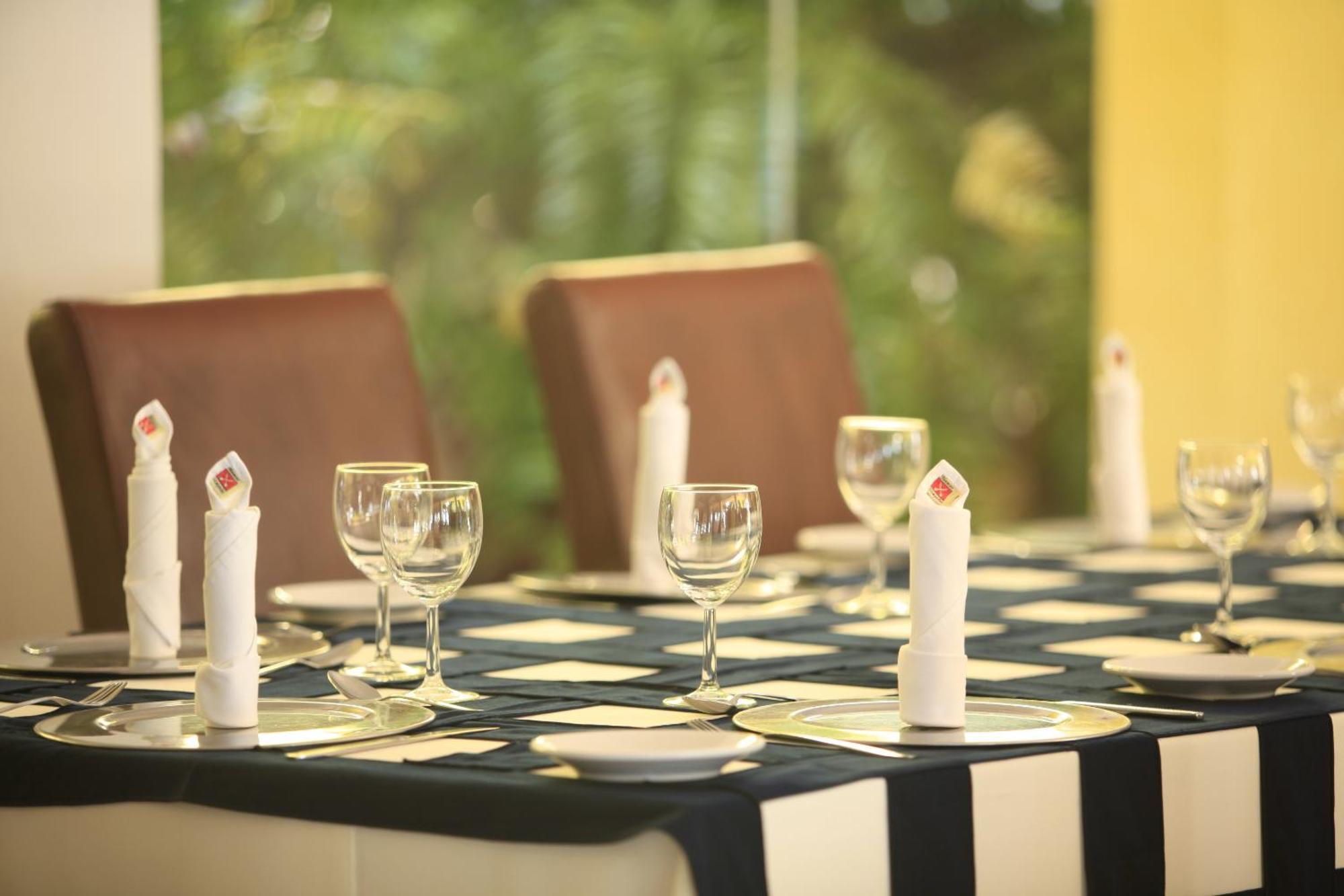 Real De Chapala Hotel อาจิจิก ภายนอก รูปภาพ
